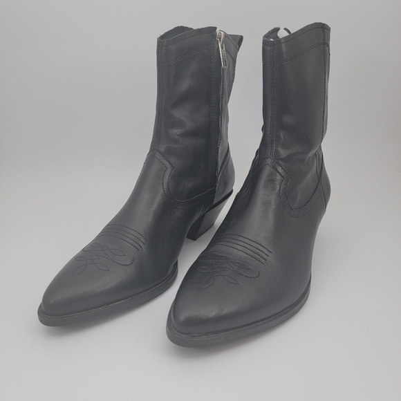Vagabond Shoes - Vagabond Shoemakers Emily Western Booties Black Leather - Excellent Condition